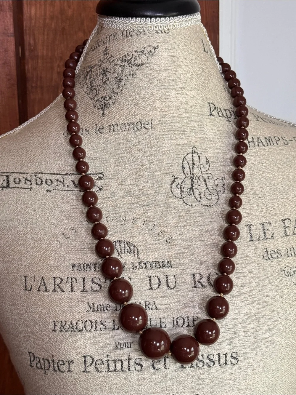 Vintage Brown Glossy Bead Necklace - Vintage